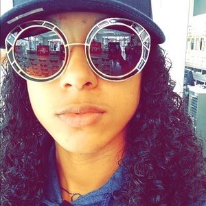 Meet your Posher, Latifah